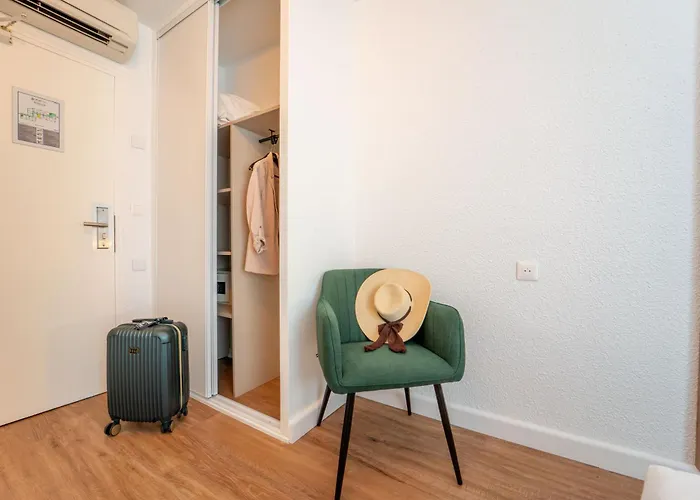 Logis La Forestiere Hotell 3*