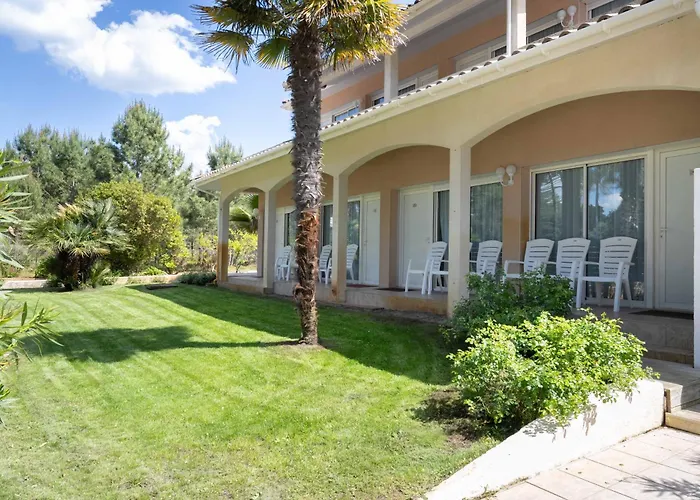 Logis La Forestiere Hotell 3*