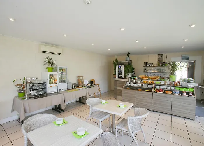 Logis La Forestiere Hotell 3*