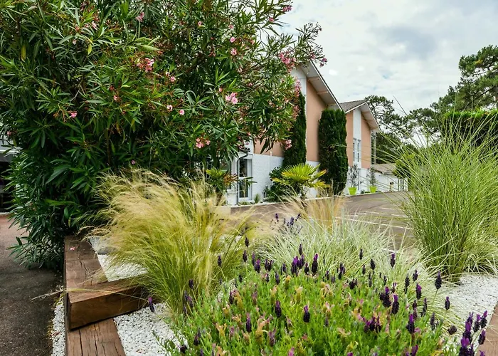 Logis La Forestiere 3* بيسكاروس-بلاج