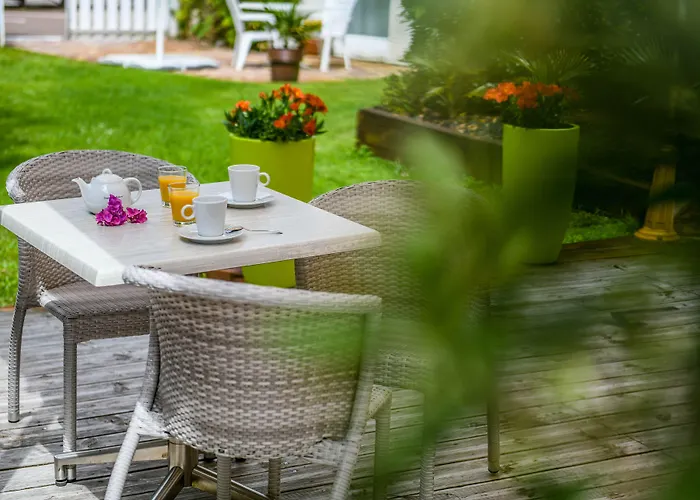 Logis La Forestiere فندق بيسكاروس-بلاج