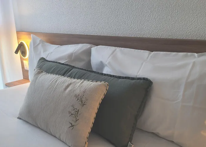 فندق Logis La Forestiere بيسكاروس-بلاج