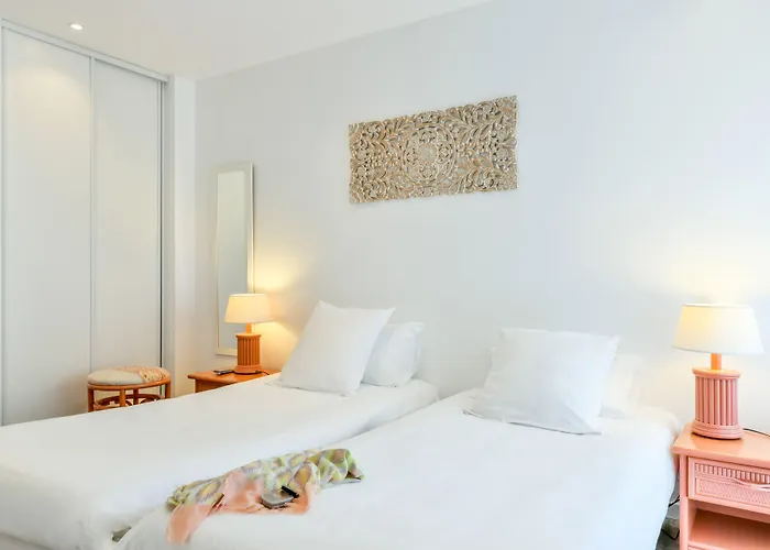 Logis La Forestiere بيسكاروس-بلاج