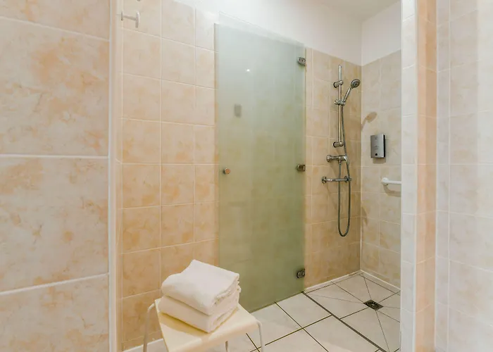 فندق Logis La Forestiere 3*