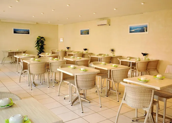 Logis La Forestiere 3* بيسكاروس-بلاج