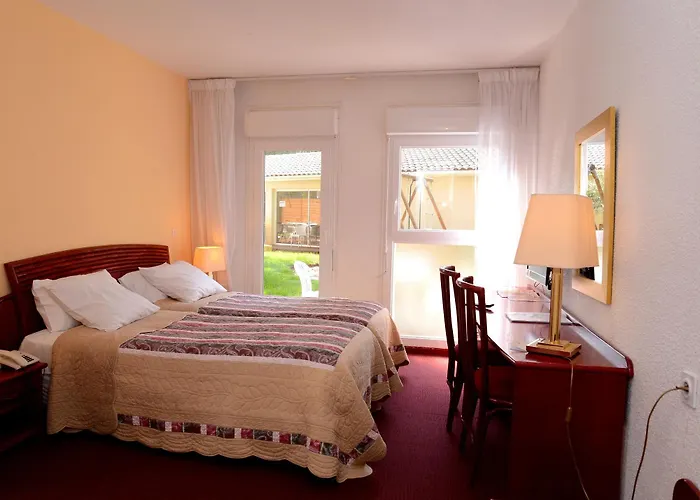 فندق Logis La Forestiere 3*