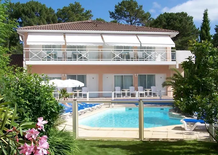 Logis La Forestiere فندق بيسكاروس-بلاج