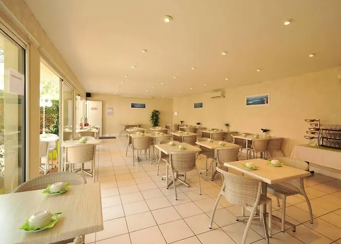 Logis La Forestiere Бискаросс-Плаж